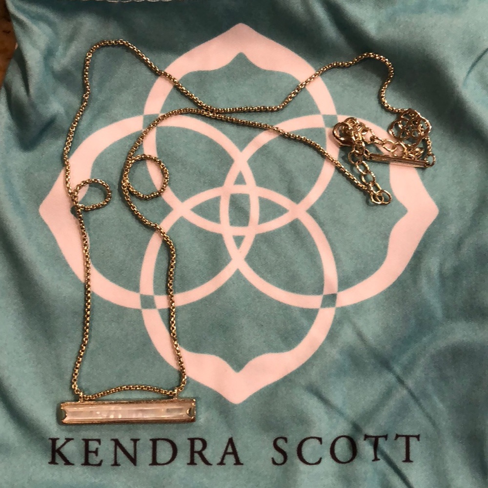 Kendra Scott necklace